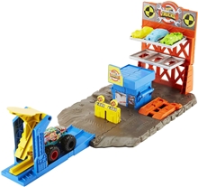 Hot Wheels Monster Trucks Set - Blast Station (HFB12)